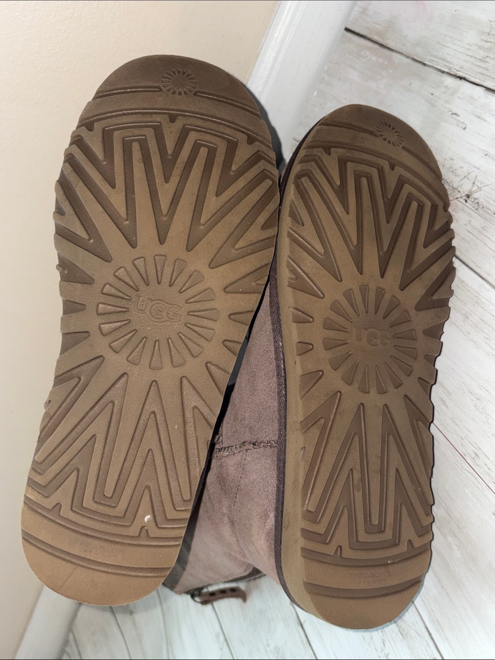 Pre-owned Ugg boots size 9 - Picture 7 of 7
